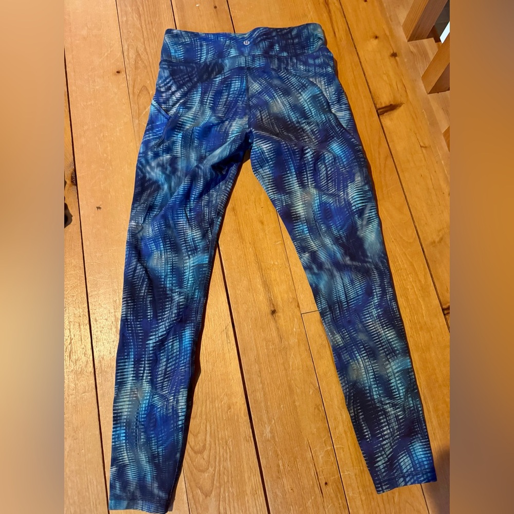Lululemon Blue-patterned leggings top and shorts set - Picture 2 of 12